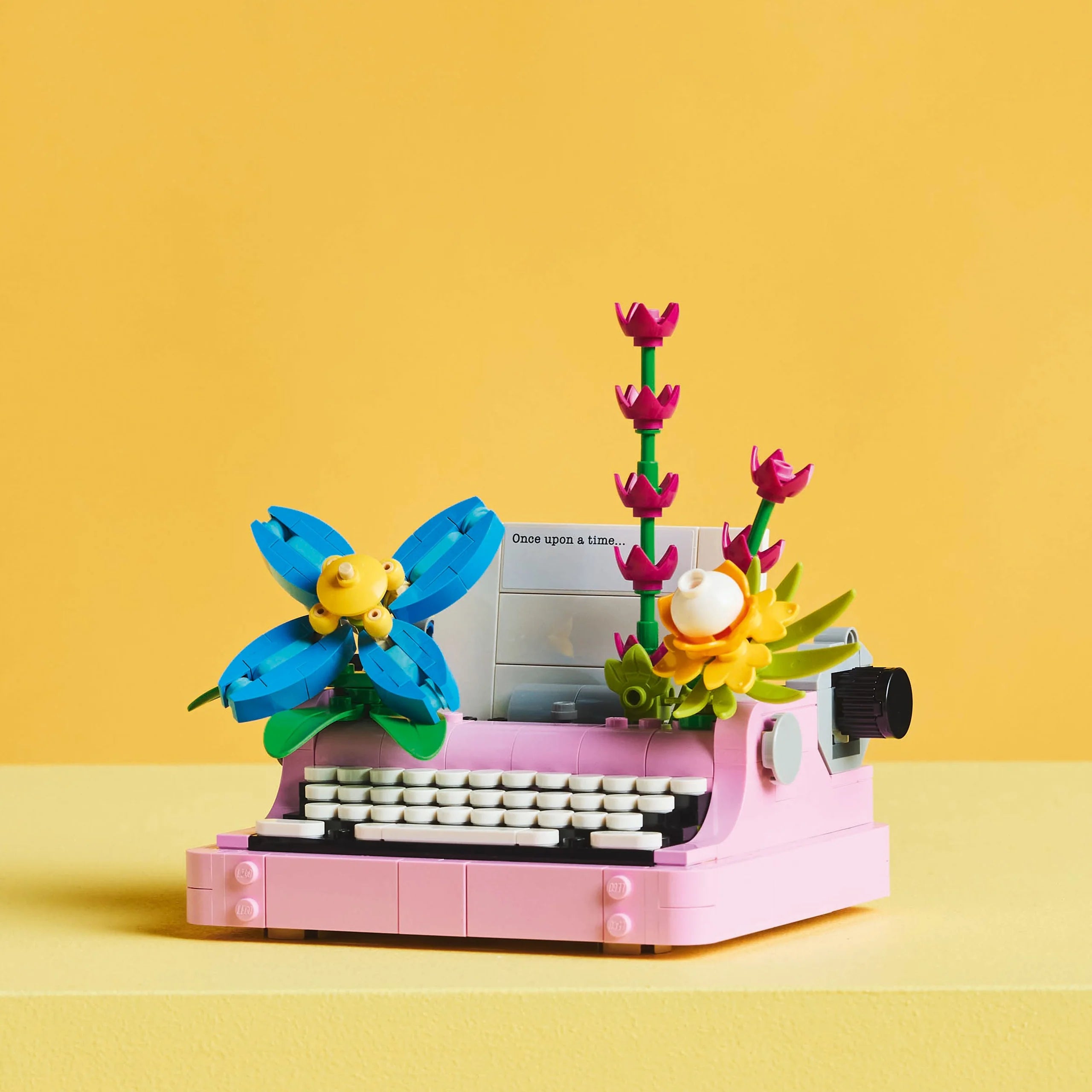 Creator 3-in-1 Typewriter with Flowers (31169)