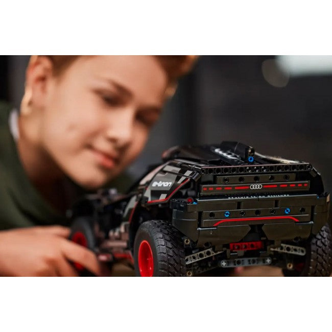 LEGO® Technic - Audi RS Q e-tron (42160)