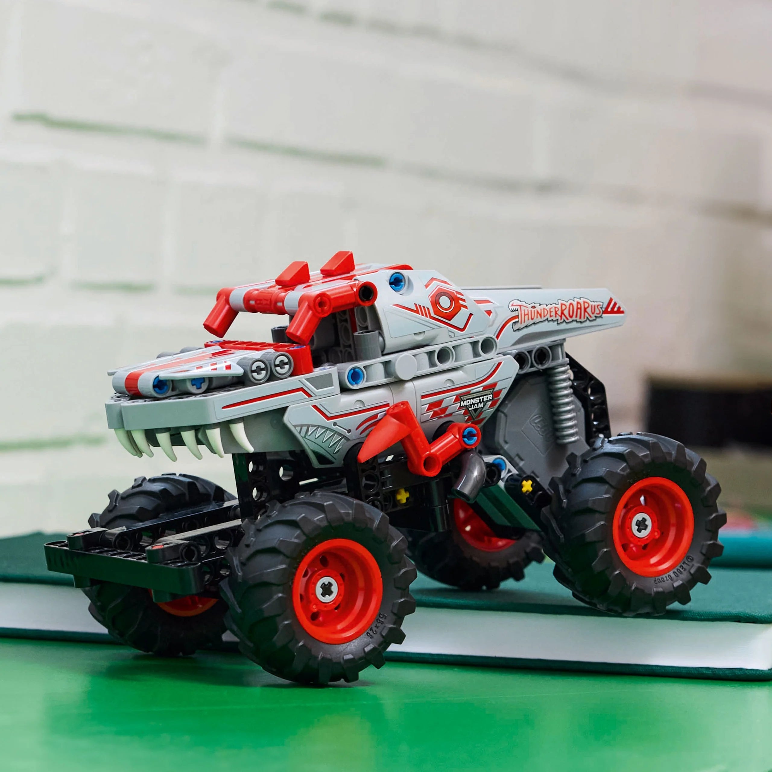 Technic™  Monster Jam™ ThunderROARus™ Pull-Back (42200)