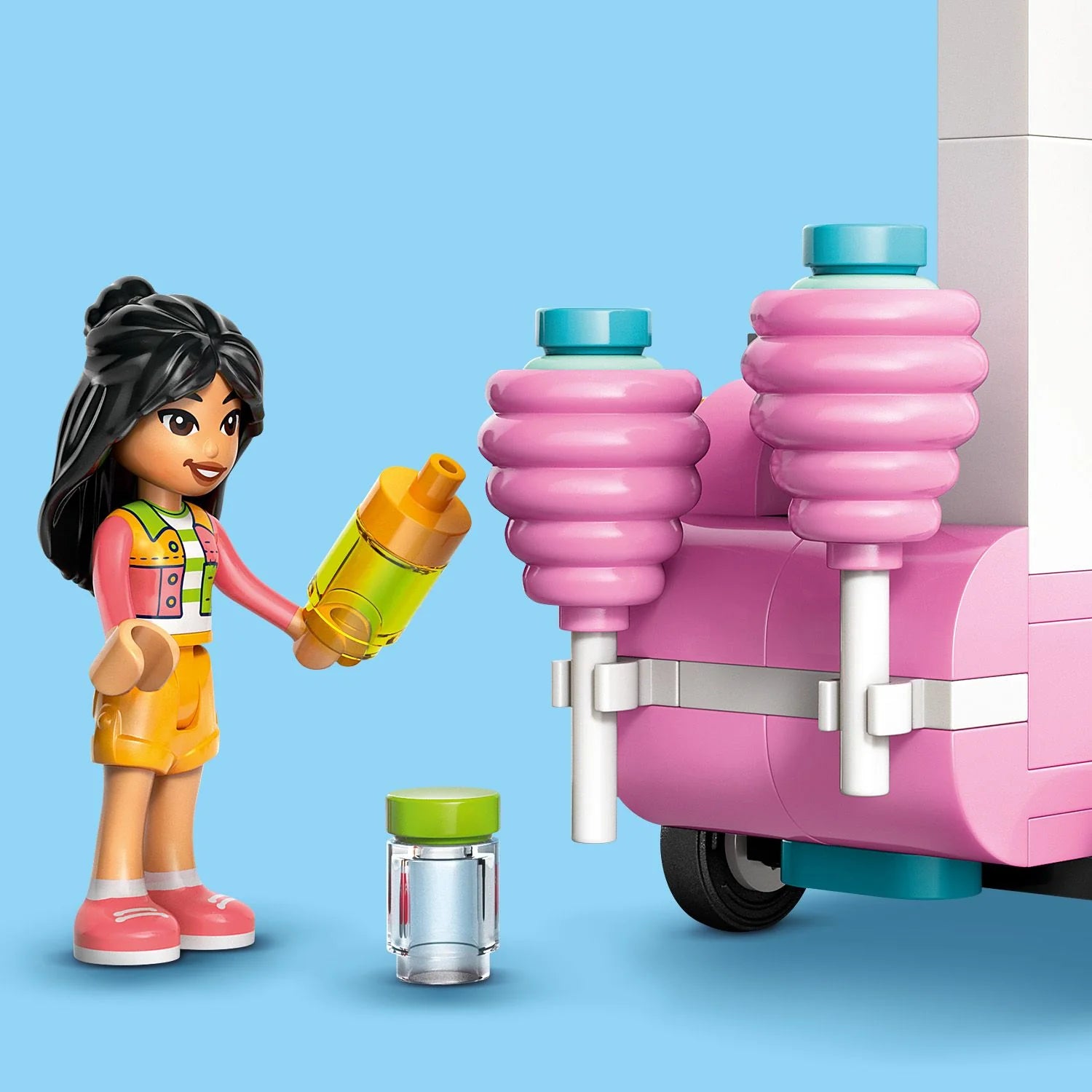 Friends™ Cotton Candy Stand and Scooter (42643)