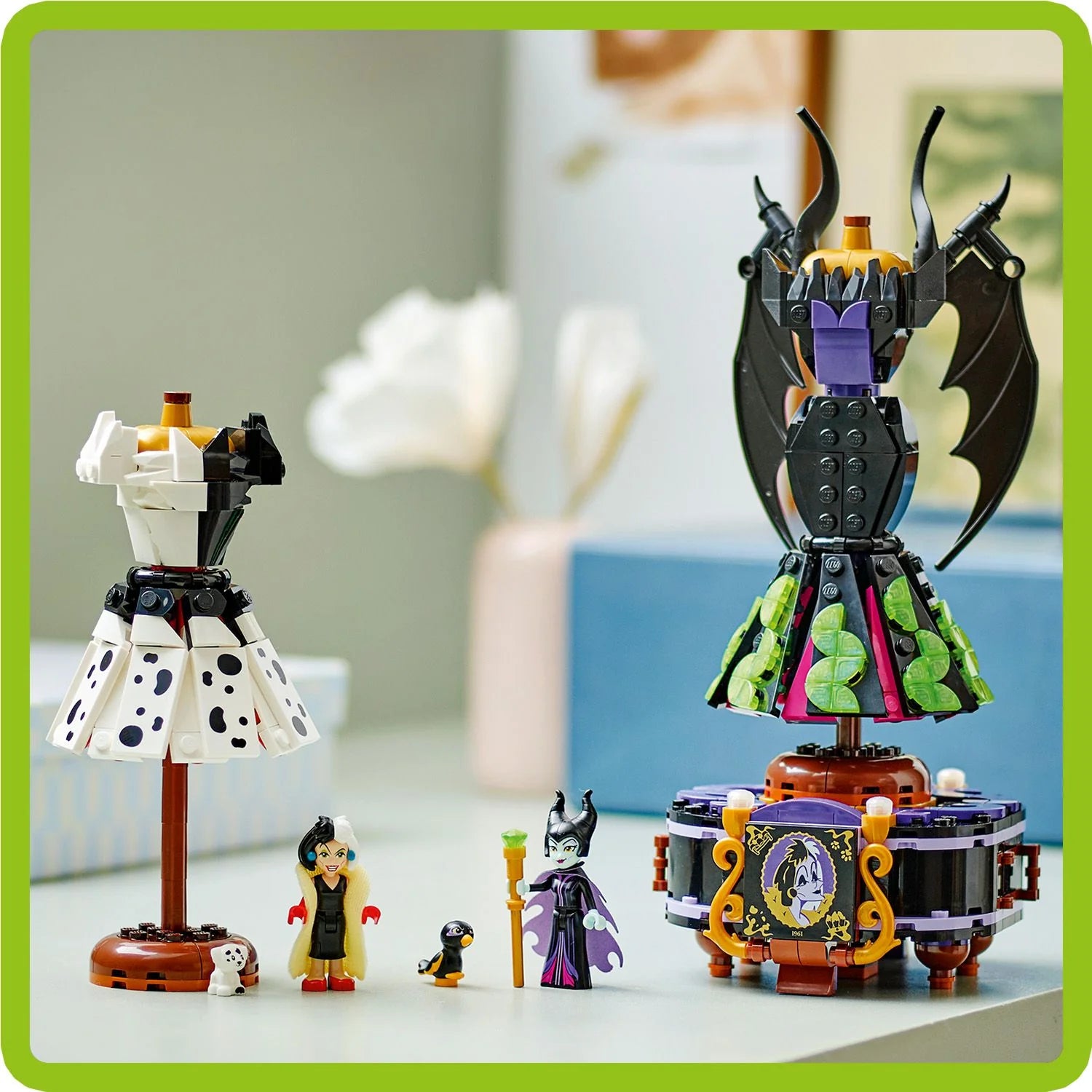 Disney™ - Villains Maleficent’s and Cruella De Vil’s Dresses (43262)