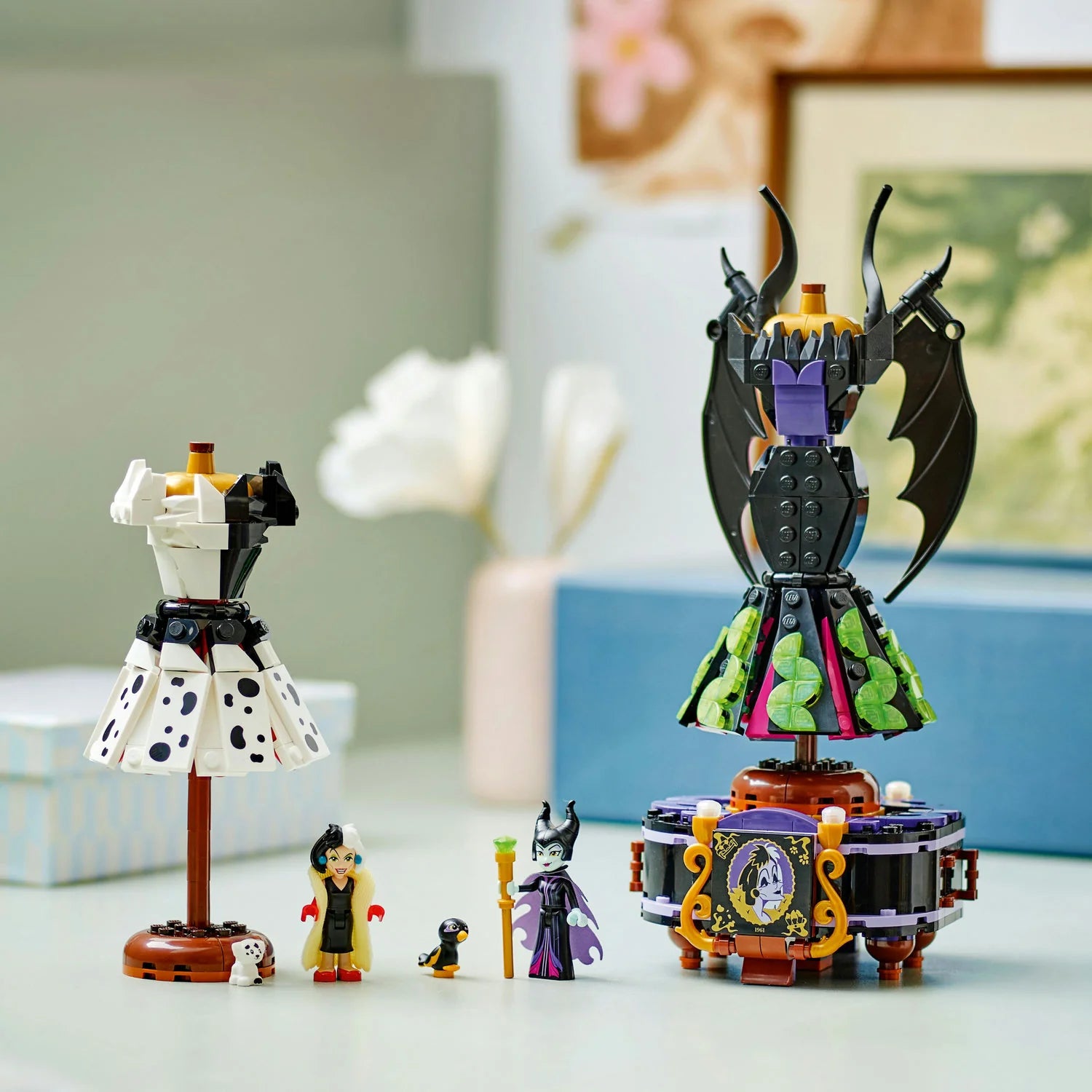 Disney™ - Villains Maleficent’s and Cruella De Vil’s Dresses (43262)