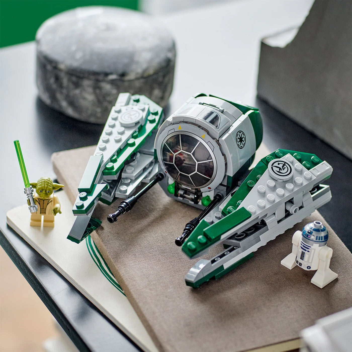 LEGO® Star Wars™ - Yoda's Jedi Starfighter™ (75360)