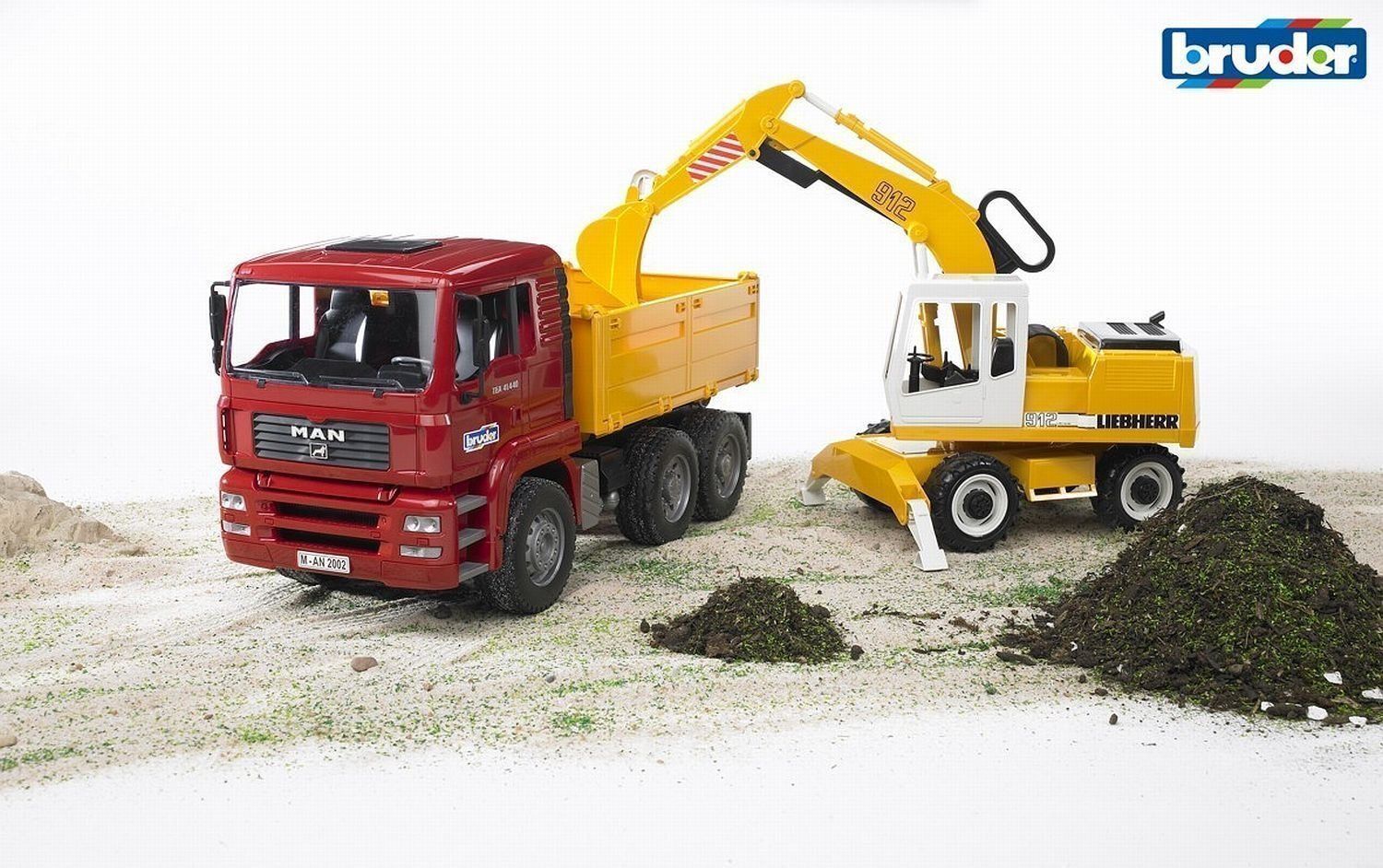 1:16 MAN TGA Construction Truck with Liebherr Excavator (02751)